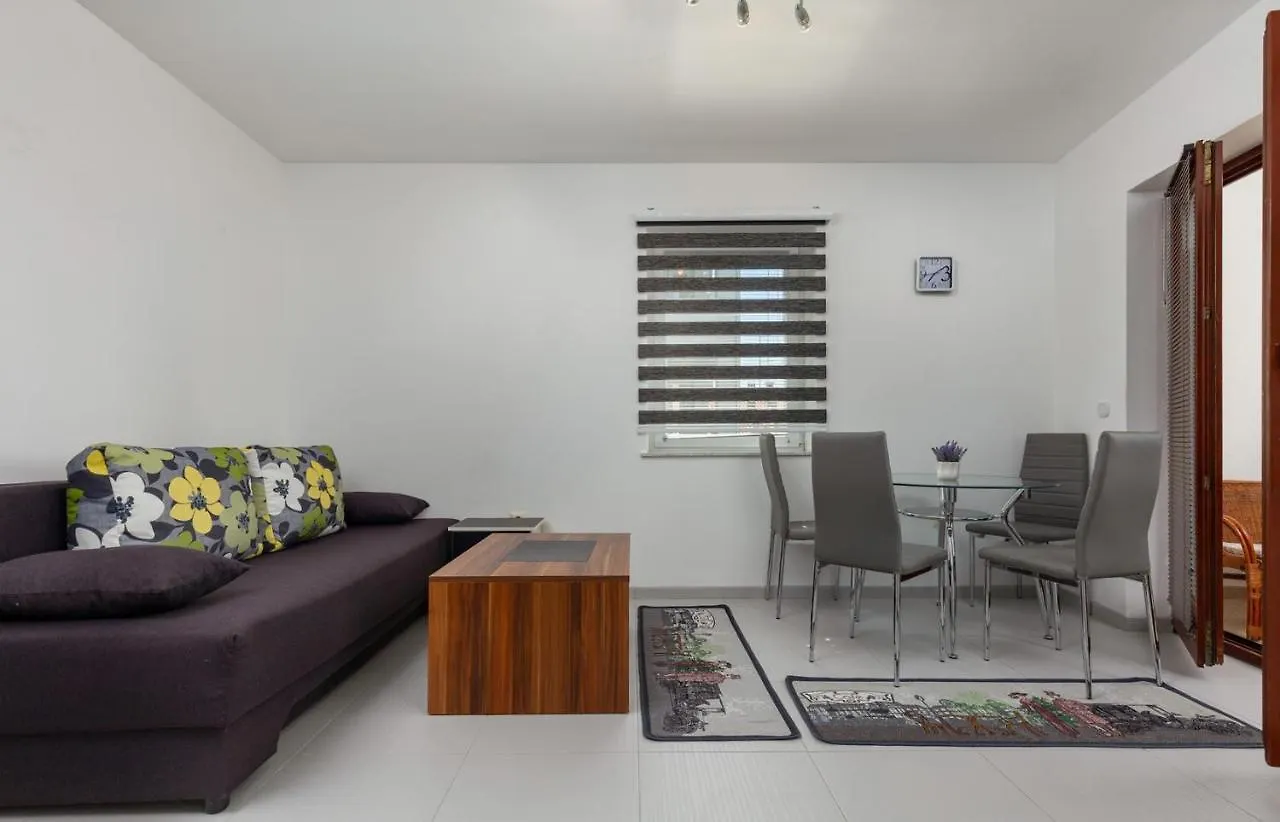 Apartments Smaila location