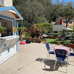 Crazy House Hostal