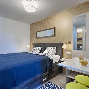 Luxury Flats In Centre Guest house