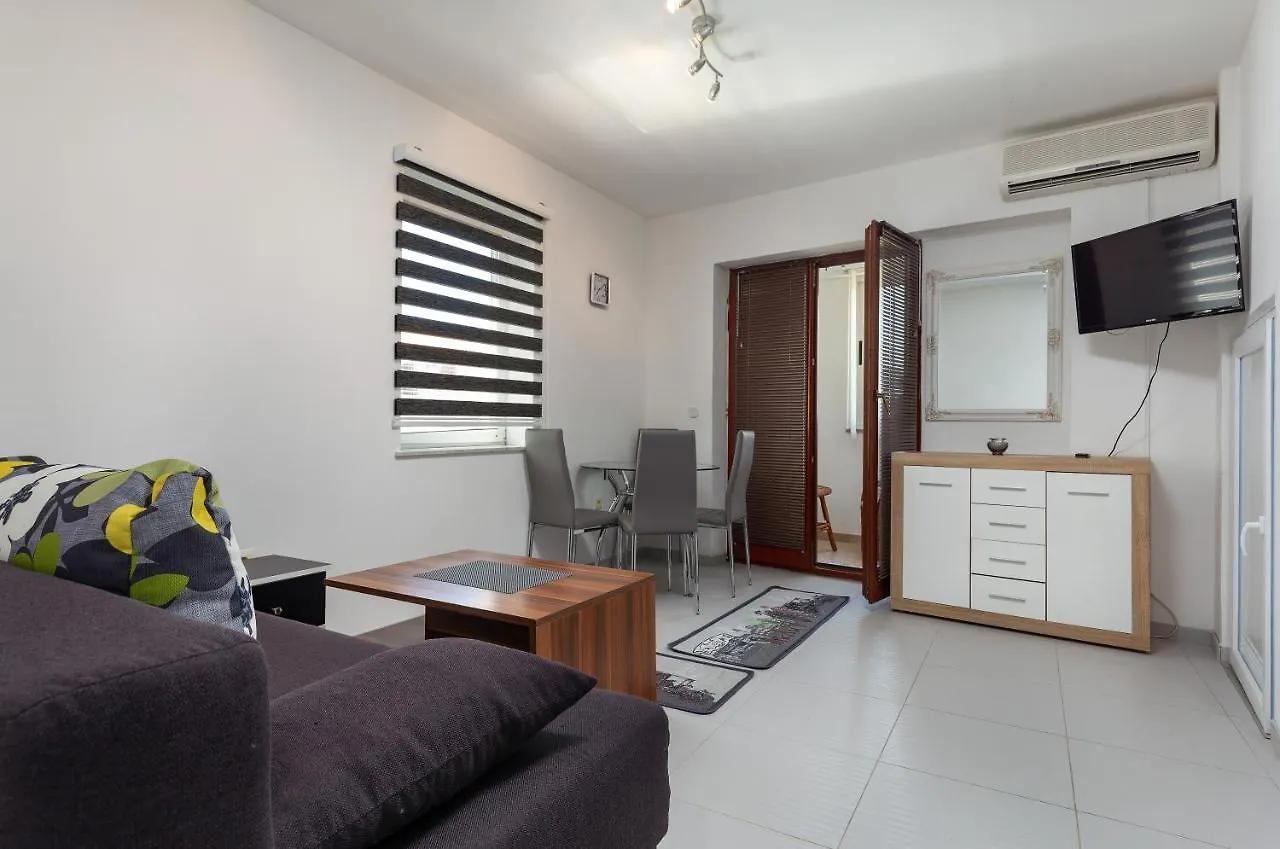Guest house Apartments Smaila Pula