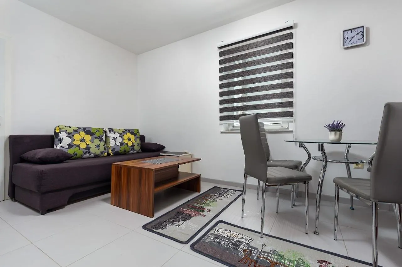 Apartments Smaila Pula Guest house