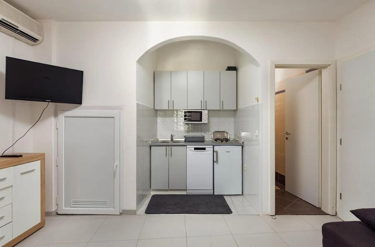 Guest house Apartments Smaila Pula