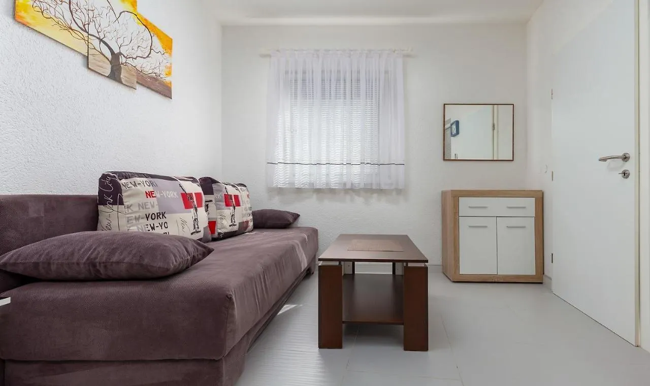 Apartments Smaila Pula Guest house