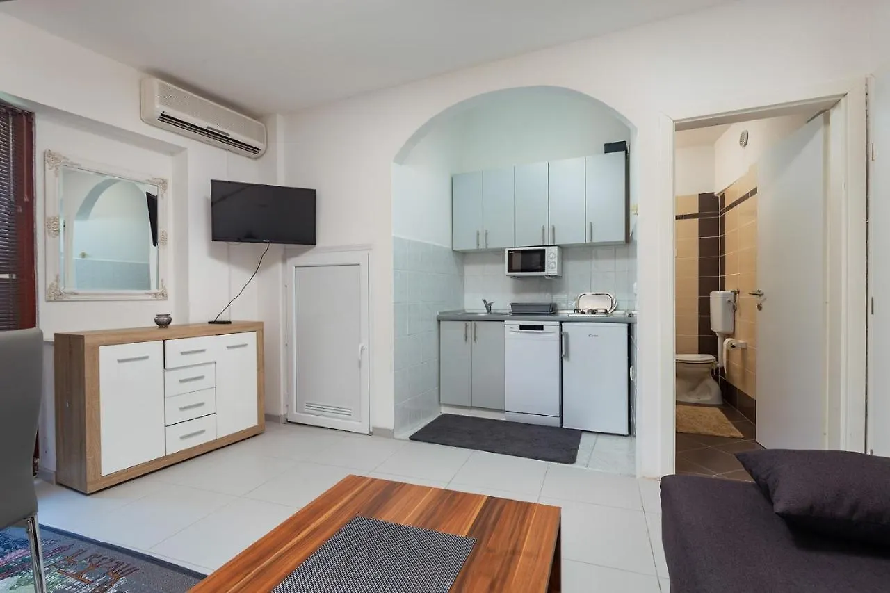 Guest house Apartments Smaila Pula